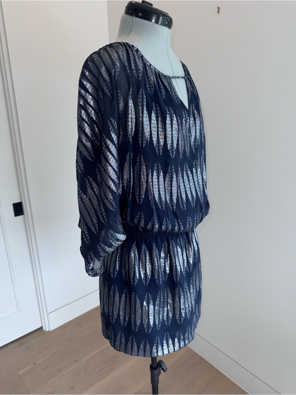 Navy Metallic Leaf-Pattern Long Sleeve Dress - Picture 6 of 9
